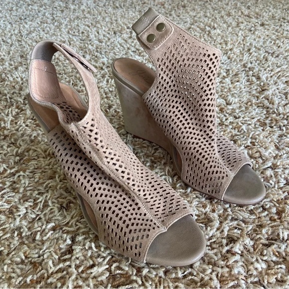 ✨3/$20 Joie Kelley perforated cage peep toe wedges - Picture 1 of 7